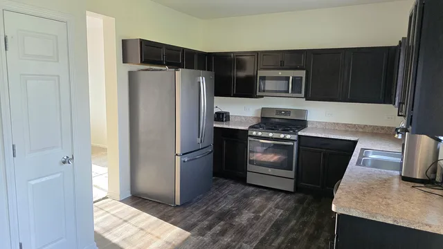 $2,850 | 1521 Saddle Lane, Aurora, IL 60505