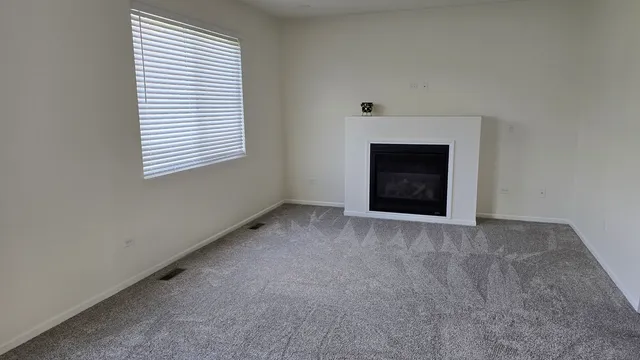 $2,850 | 1521 Saddle Lane, Aurora, IL 60505