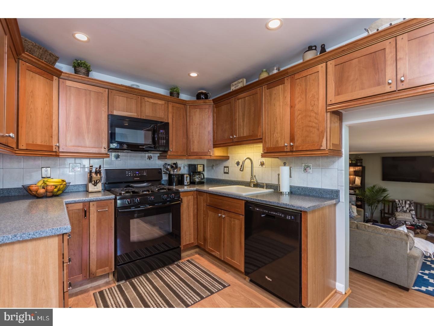 527 Elford Road Fairless Hills, PA 19030 - Photo 3 of 21 Kitchen