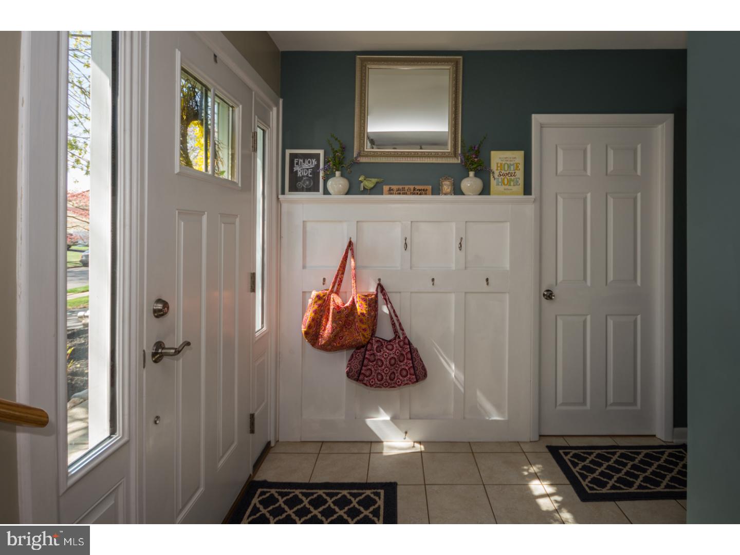 527 Elford Road Fairless Hills, PA 19030 - Photo 5 of 21 Foyer