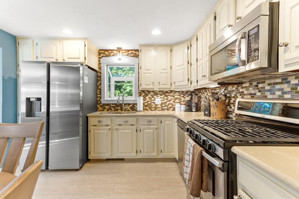 33 Appleby Road Salem, MA 01970 - Photo 8 of 30 Gallery Image 8
