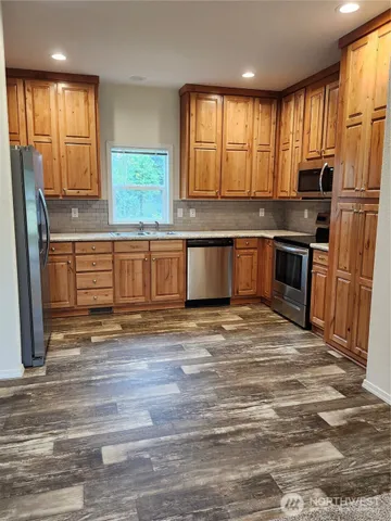 $2,300 | 642 Northeast Old Belfair Highway, Belfair, WA 98528