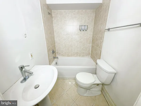 a bathroom with a toilet and a bathtub