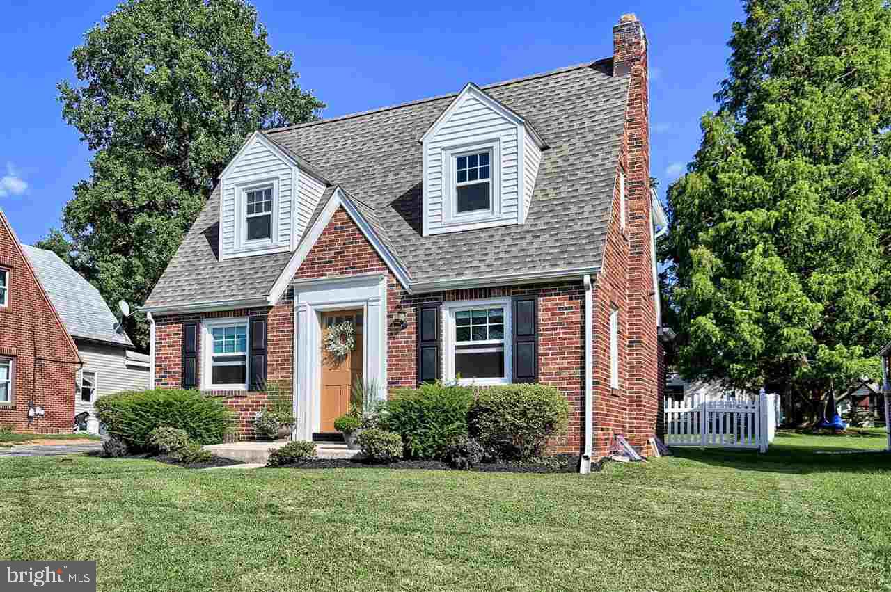 464 Edgehill Road York, PA 17403 - Photo 1 of 27
