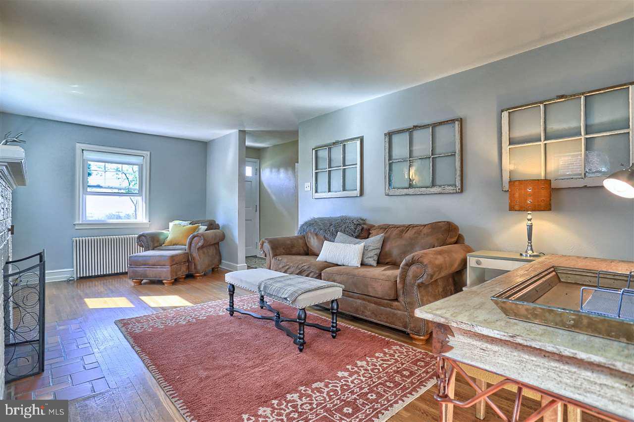 464 Edgehill Road York, PA 17403 - Photo 2 of 27