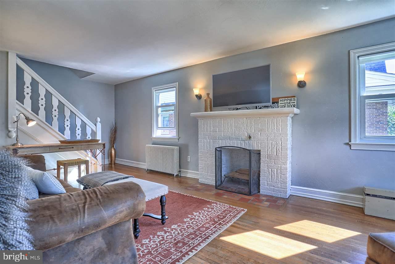 464 Edgehill Road York, PA 17403 - Photo 4 of 27