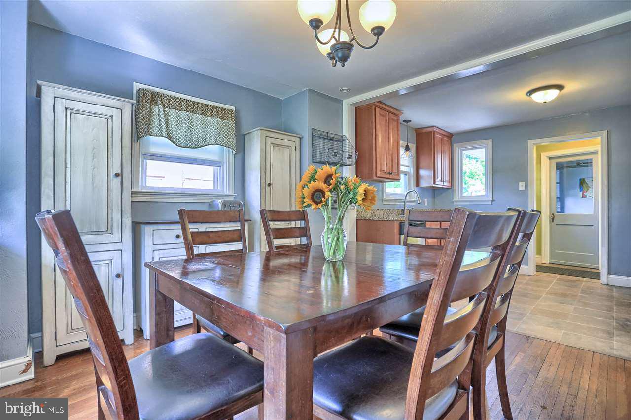464 Edgehill Road York, PA 17403 - Photo 6 of 27