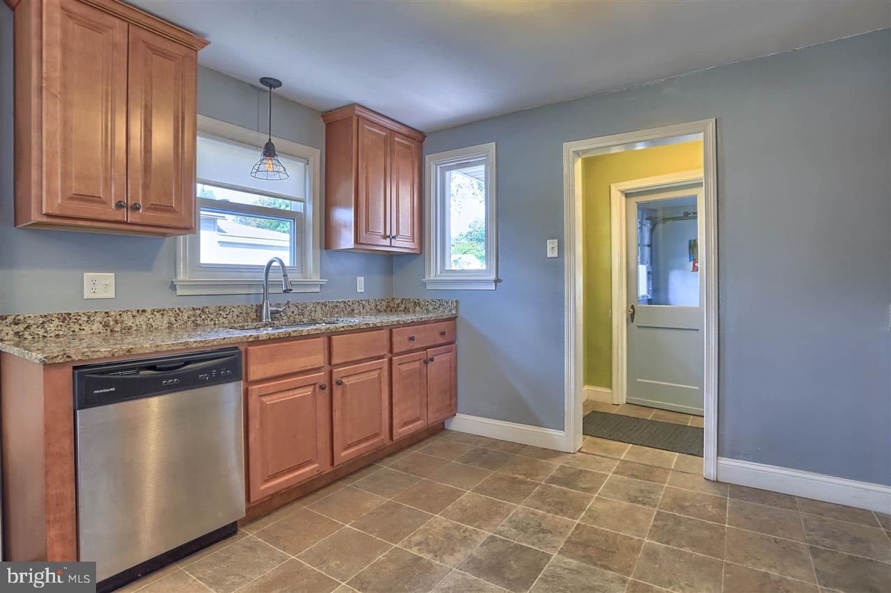 464 Edgehill Road York, PA 17403 - Photo 9 of 27