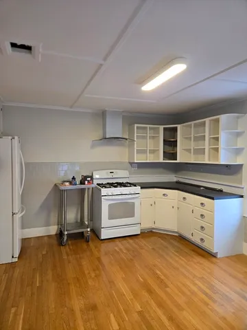 $2,650 | 82 Centennial Avenue, Gloucester, MA 01930