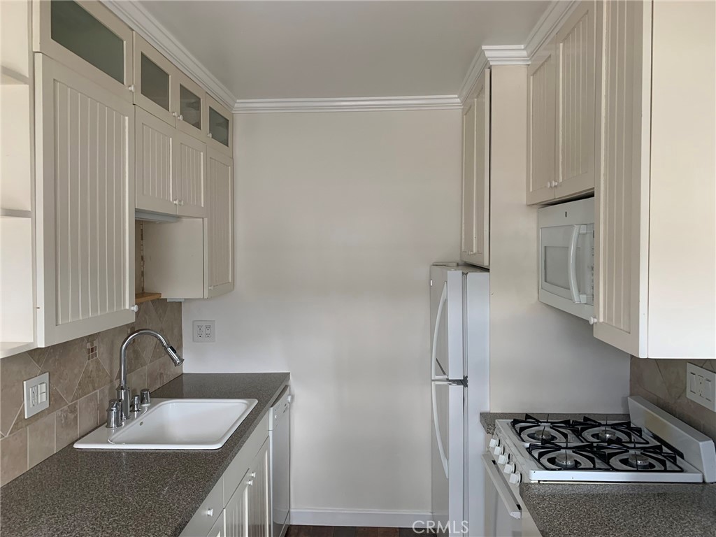 4401 East Division Street Long Beach, CA 90803 - Photo 29 of 49 Studio Kitchen