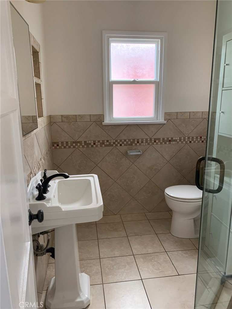 4401 East Division Street Long Beach, CA 90803 - Photo 36 of 49 Studio Bath