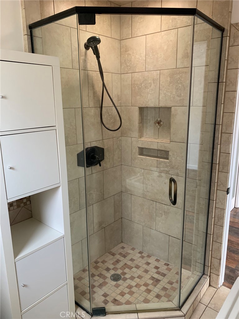 4401 East Division Street Long Beach, CA 90803 - Photo 38 of 49 Studio Bath