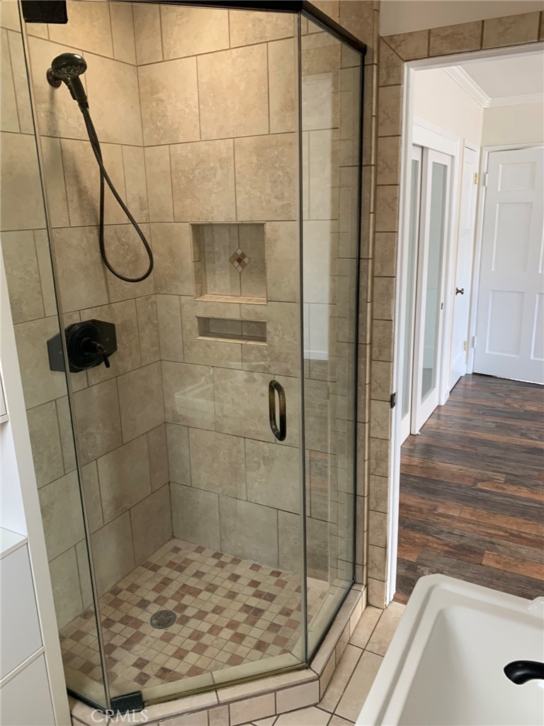 4401 East Division Street Long Beach, CA 90803 - Photo 39 of 49 Studio Bath