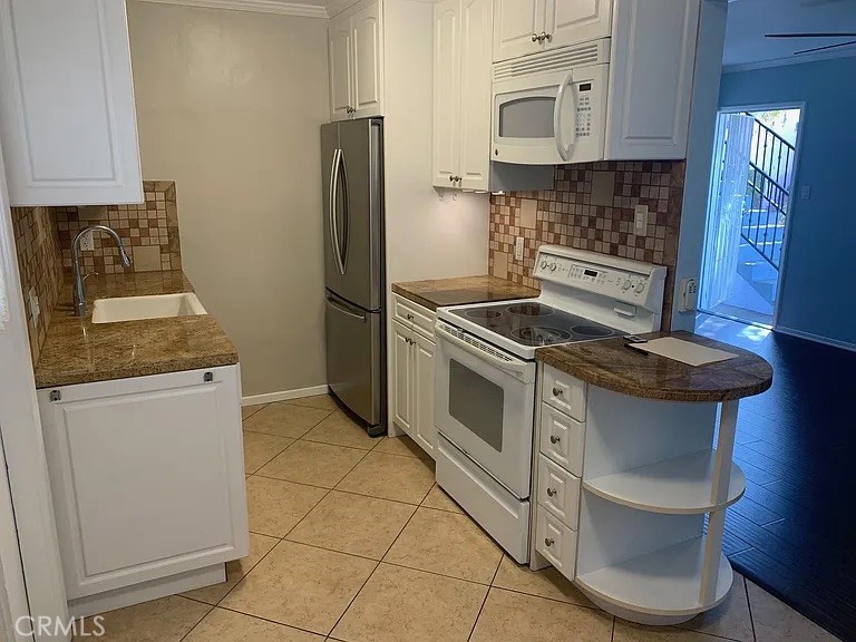 4401 East Division Street Long Beach, CA 90803 - Photo 10 of 49 2 Bed - Kitchen