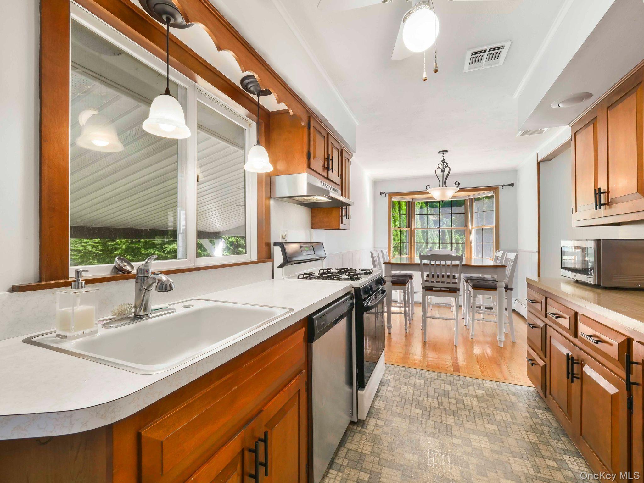 33 Mountain Road Tuxedo Park, NY 10987 - Photo 16 of 25