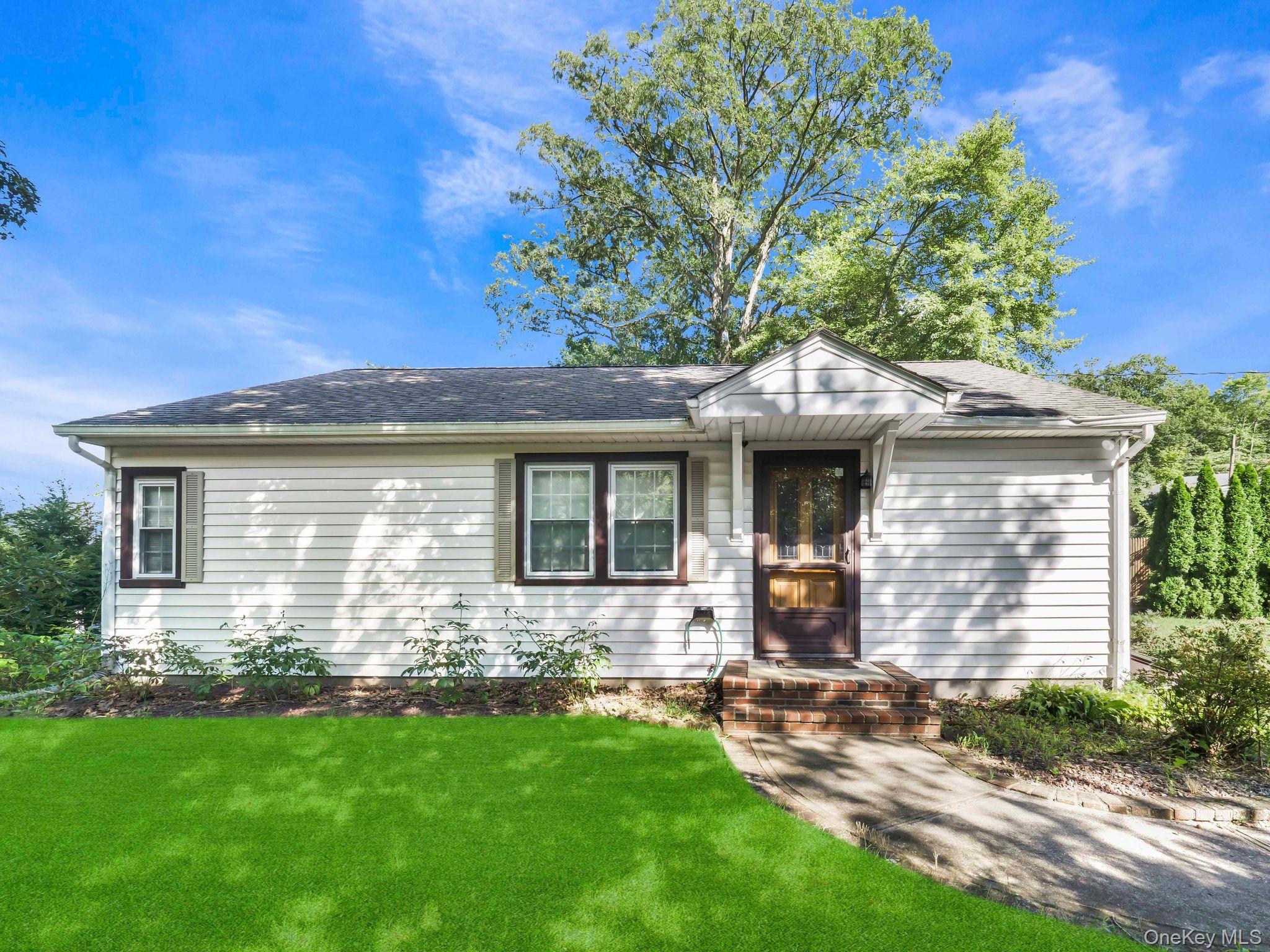 33 Mountain Road Tuxedo Park, NY 10987 - Photo 3 of 25