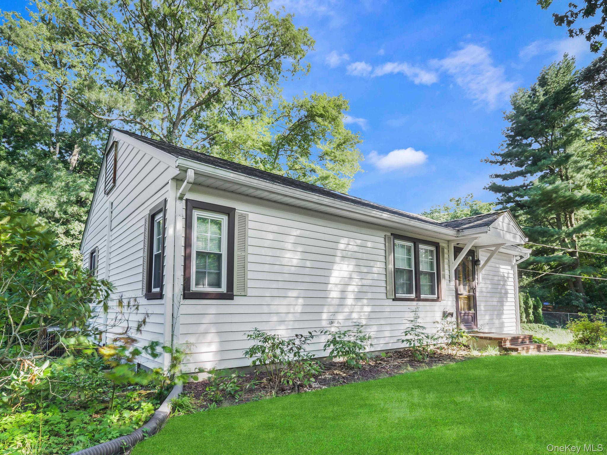 33 Mountain Road Tuxedo Park, NY 10987 - Photo 4 of 25