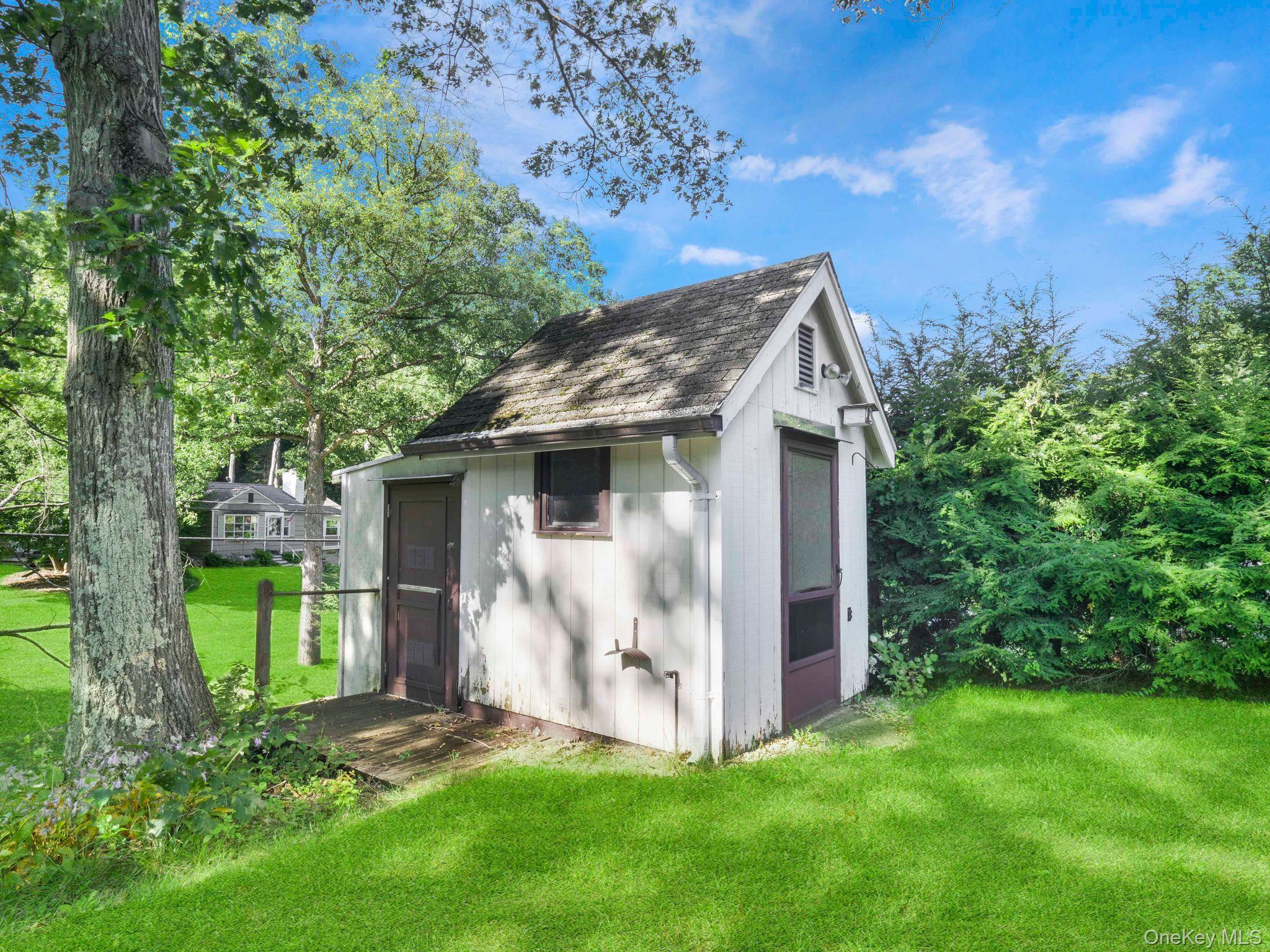 33 Mountain Road Tuxedo Park, NY 10987 - Photo 5 of 25