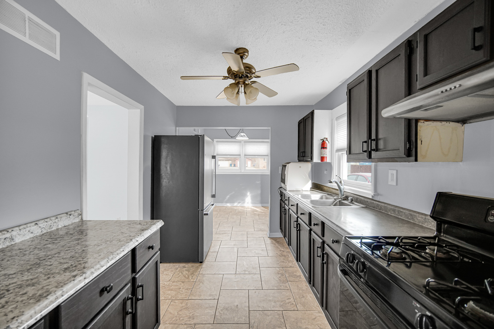 4519 152nd Street Midlothian, IL 60445 - Photo 5 of 17