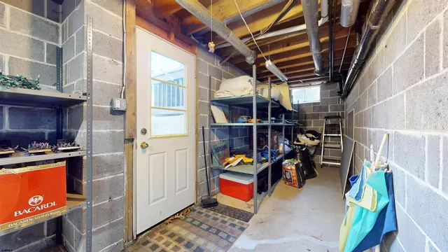 a view of yard with tree