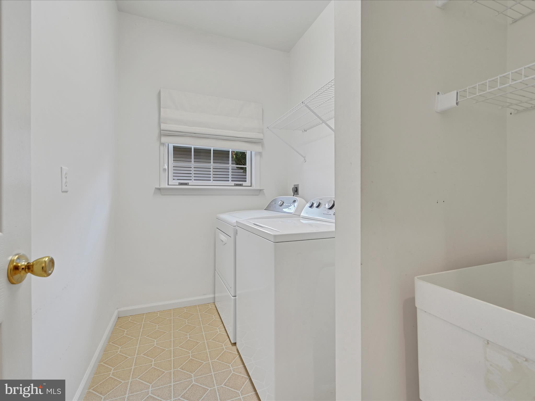 520 Waterside Circle Lebanon, PA 17042 - Photo 18 of 35 a utility room with dryer and washer
