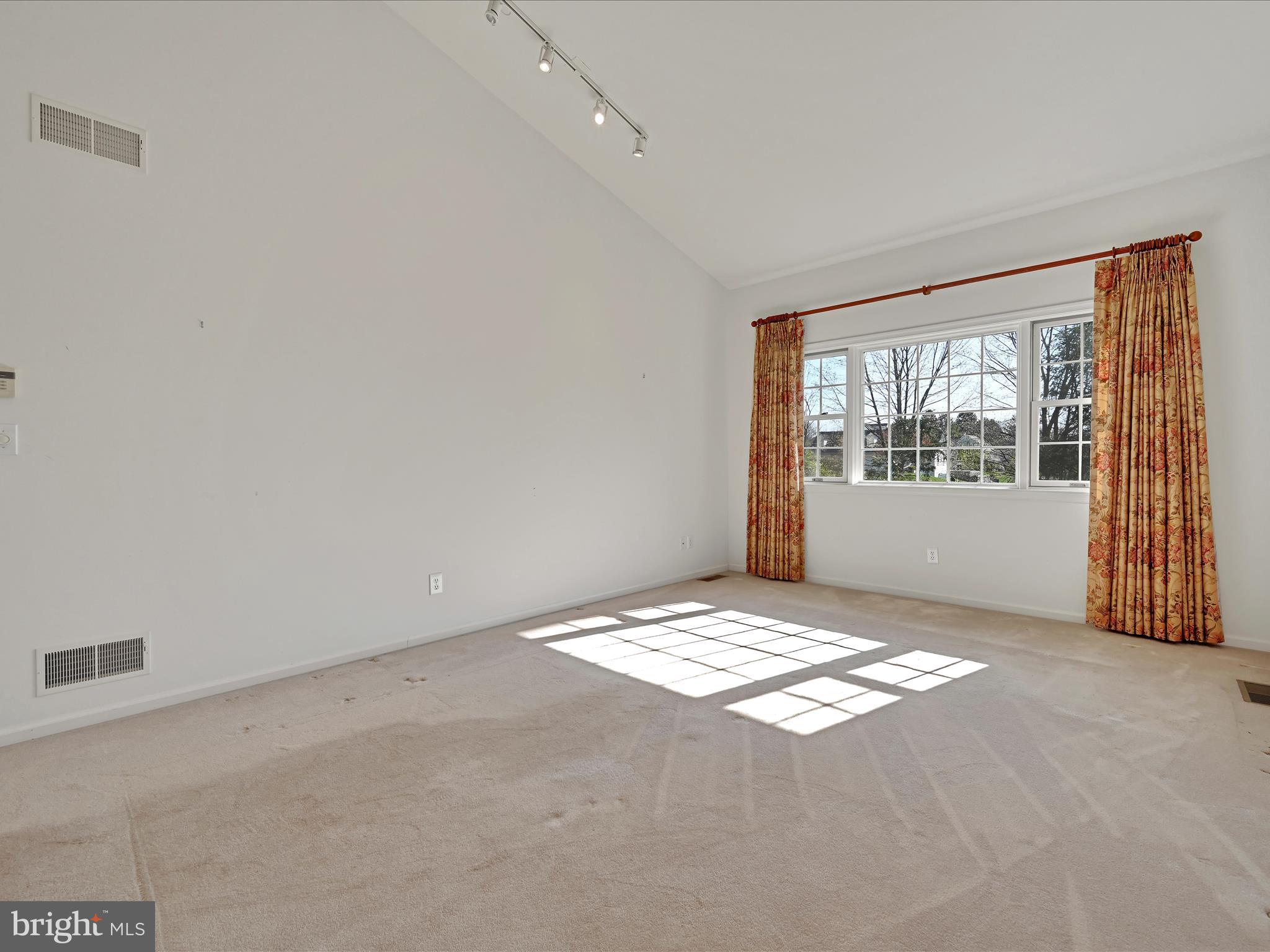 520 Waterside Circle Lebanon, PA 17042 - Photo 19 of 35 an empty room with windows