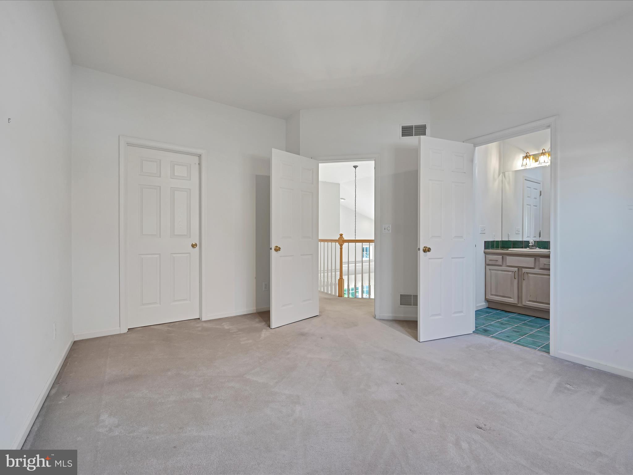 520 Waterside Circle Lebanon, PA 17042 - Photo 26 of 35 a view of empty room with a kitchen