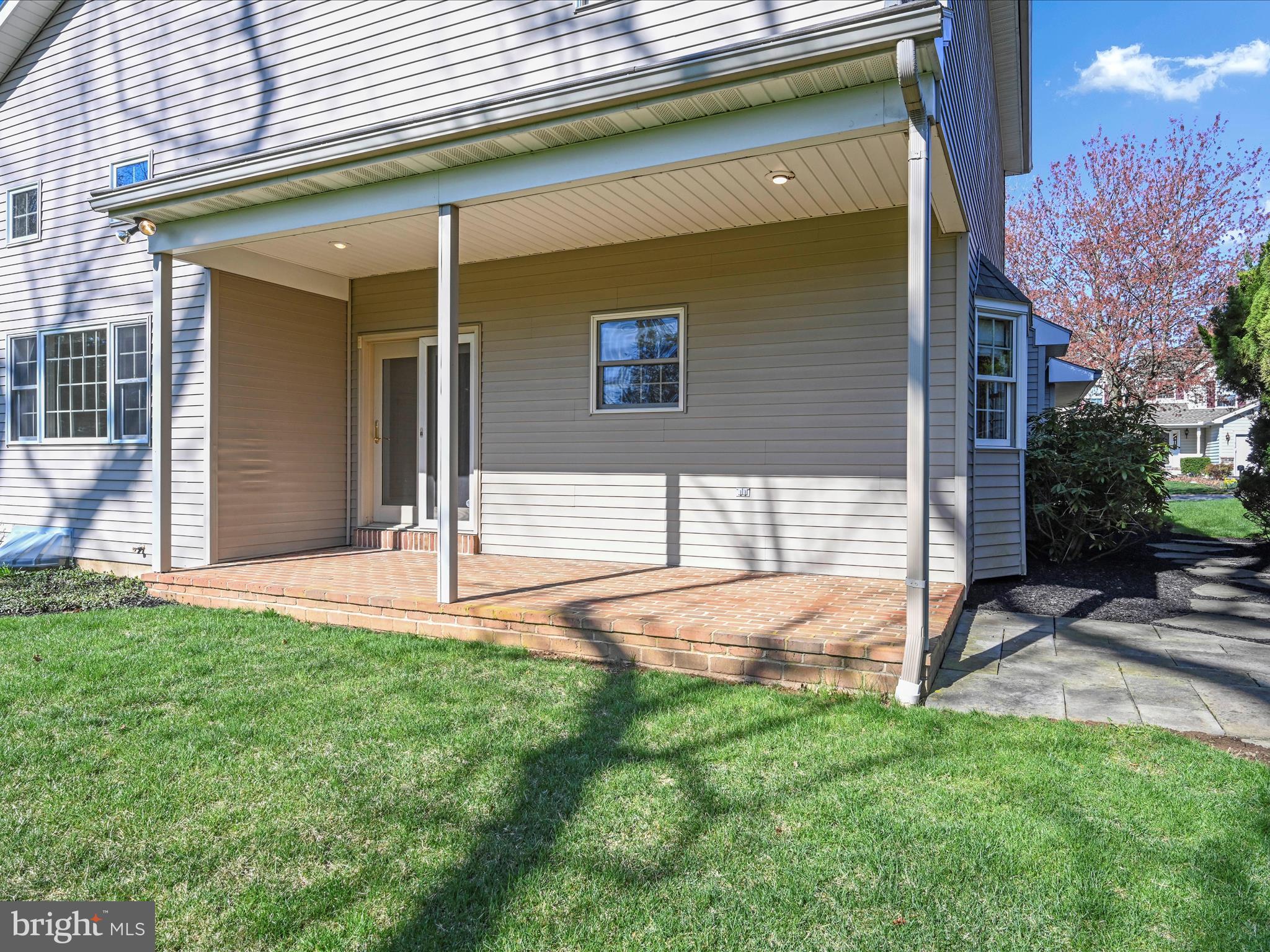 520 Waterside Circle Lebanon, PA 17042 - Photo 34 of 35 a backyard of a house with table and chairs