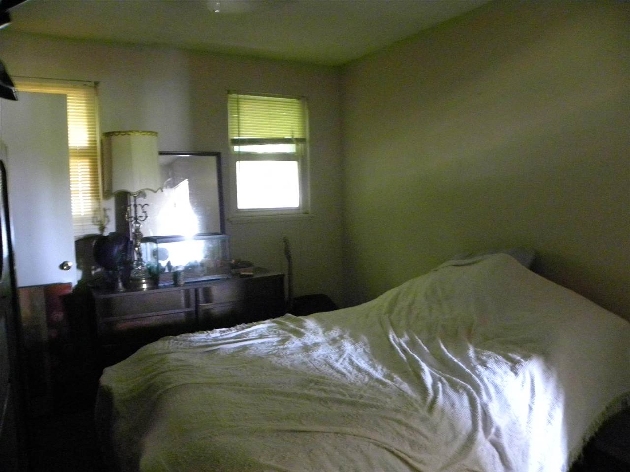 52 Warwick Road Villas, NJ 08251 - Photo 14 of 20 a bedroom with a bed lamp and a mirror