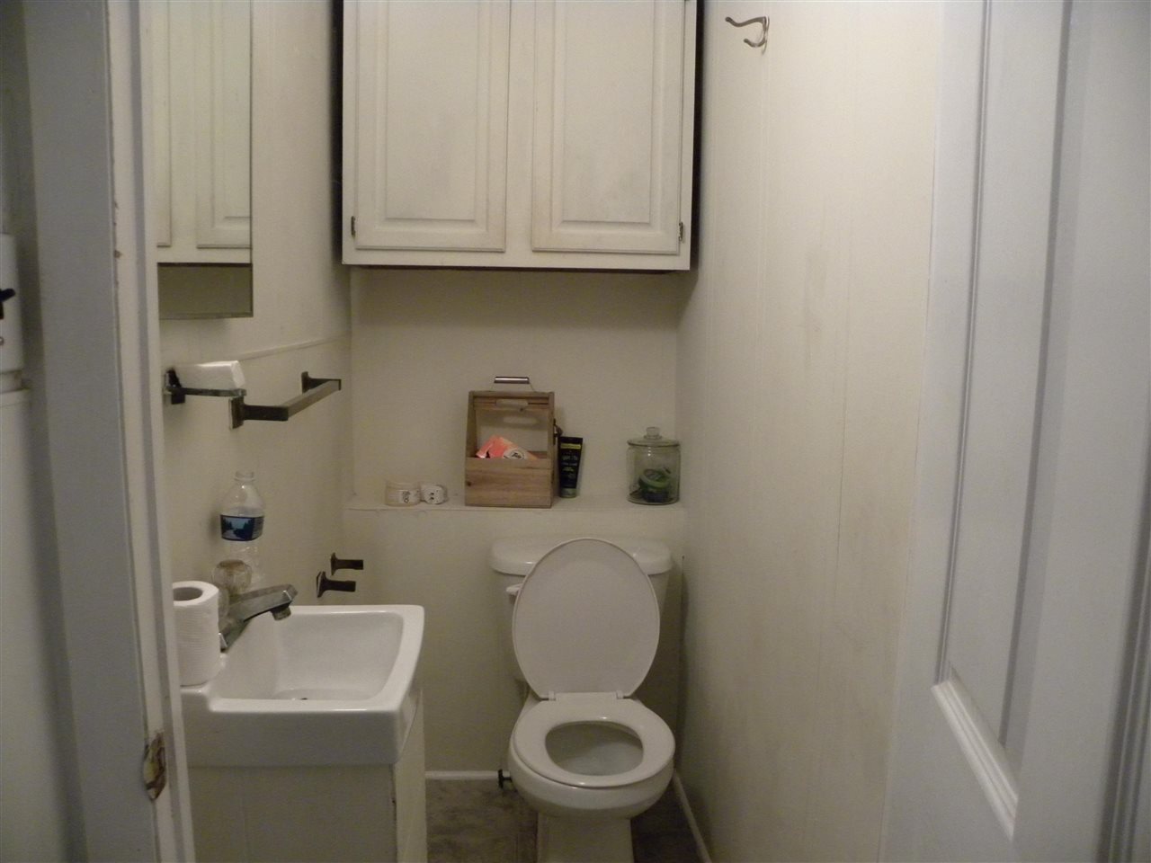 52 Warwick Road Villas, NJ 08251 - Photo 16 of 20 a bathroom with a toilet sink and mirror