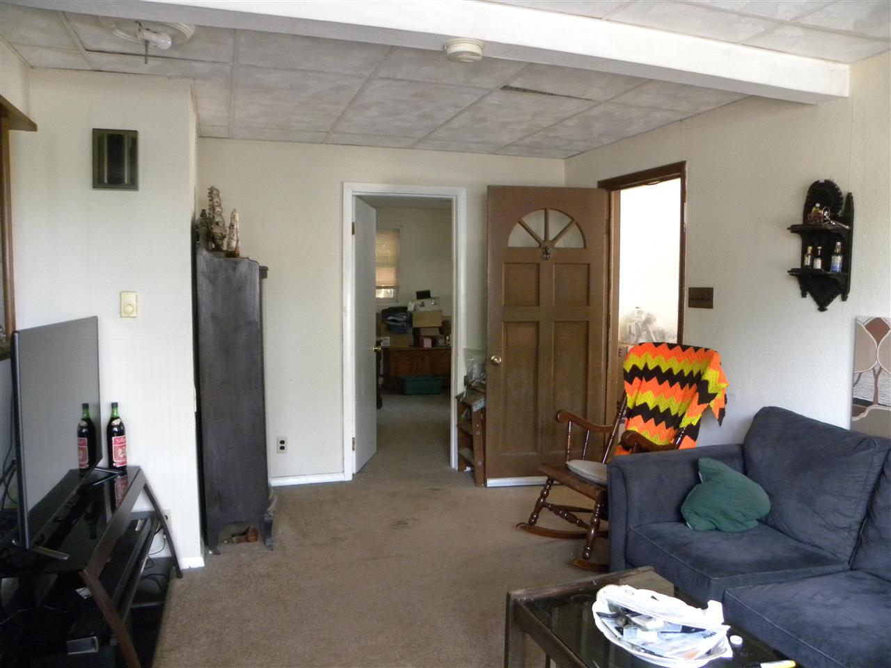 52 Warwick Road Villas, NJ 08251 - Photo 7 of 20 a living room with furniture and a flat screen tv