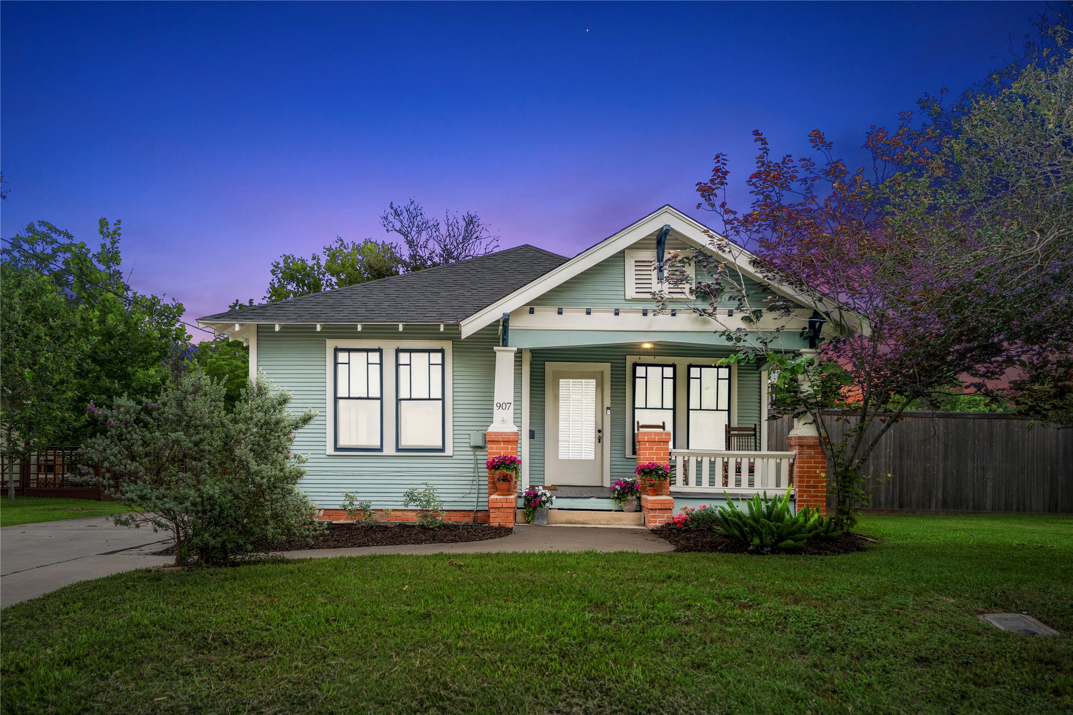907 Clinton Street Brenham, TX 77833 - Photo 1 of 34