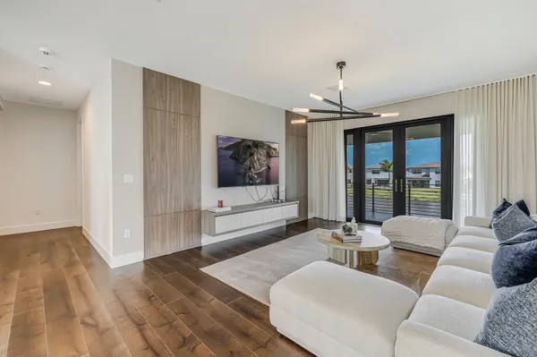 $19,000 | 8283 Royal County Down Road, Boca Raton, FL 33434