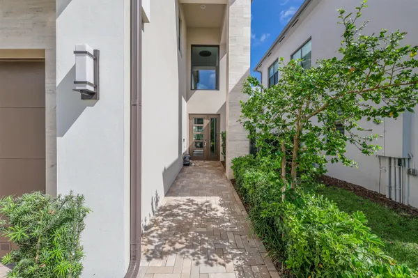 $19,000 | 8283 Royal County Down Road, Boca Raton, FL 33434