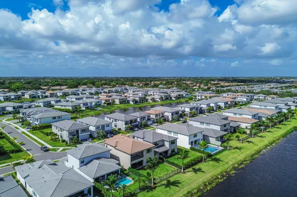 $19,000 | 8283 Royal County Down Road, Boca Raton, FL 33434