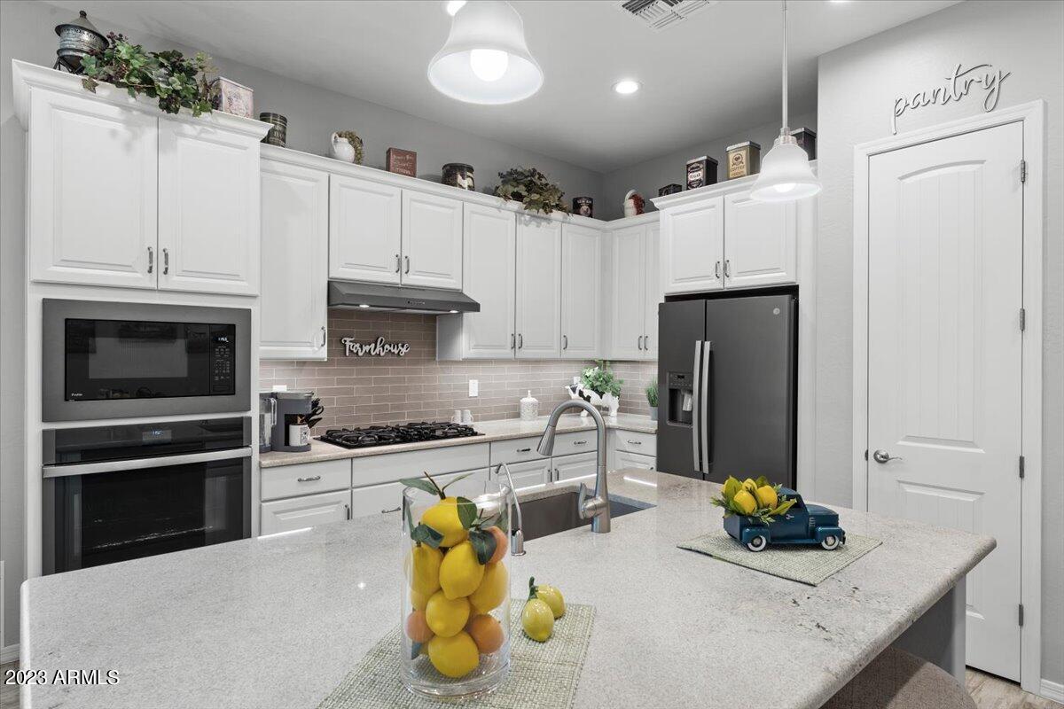 3542 East Spring Wheat Lane Gilbert, AZ 85296 - Photo 3 of 21 06-Kitchen