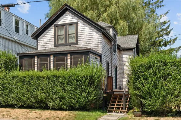 $3,200 | 75 Garfield Street, Newport, RI 02840