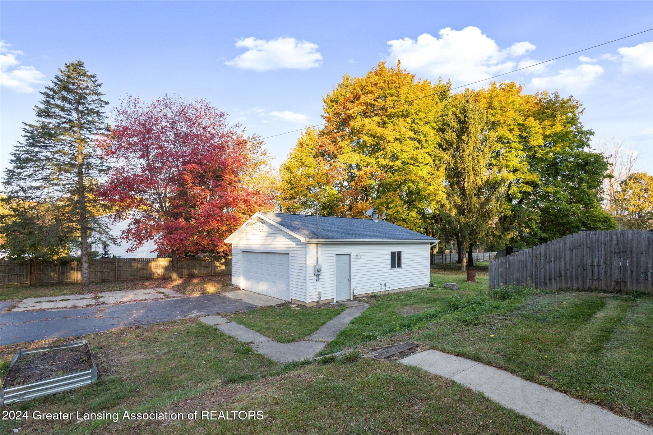 3070 Hendee Road Jackson, MI 49201 - Photo 23 of 50 20-3070-Hendee-Rd-Jackson-MI-49201-Windo