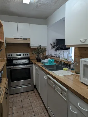 $300,000 | 5256 West 24th Avenue, Unit 53, Hialeah, FL 33016