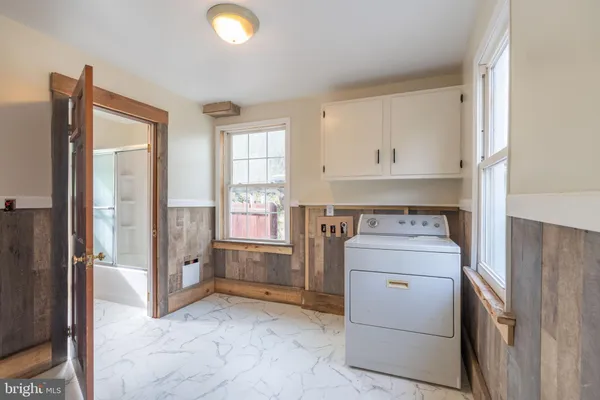 a view of utility room with washer and dryer