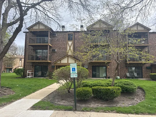 $212,900 | 811 South Dwyer Avenue, Unit E, Arlington Heights, IL 60005