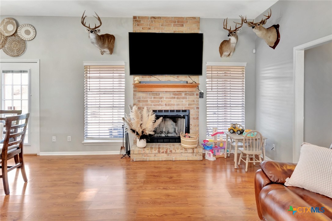 399 Keefe Road Victoria, TX 77905 - Photo 13 of 33 a living room with furniture and a flat screen tv