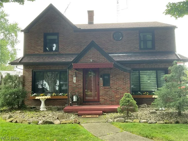 $324,000 | 504 2nd Avenue Southeast, Beach City, OH 44608