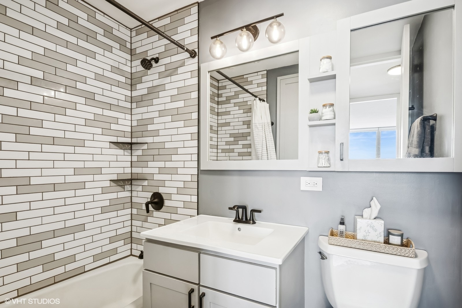 655 West Irving Park Road, Unit 3516 Chicago, IL 60613 - Photo 11 of 19 Gallery Image 11