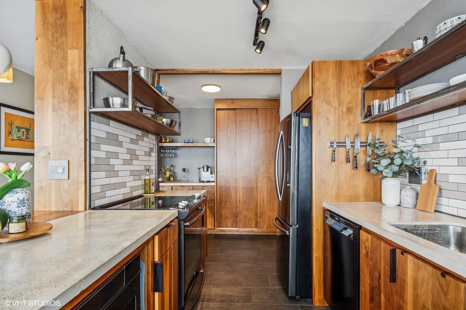 655 West Irving Park Road, Unit 3516 Chicago, IL 60613 - Photo 6 of 19 Gallery Image 6