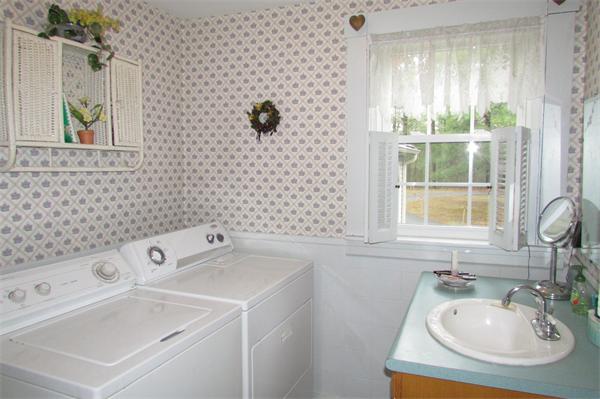 60 Farquhar Road Sturbridge, MA 01566 - Photo 10 of 30 a bathroom with a sink and a mirror