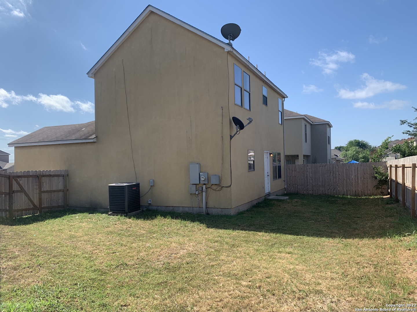 6911 Hallie Ridge San Antonio, TX 78227 - Photo 18 of 22 a backyard of a house