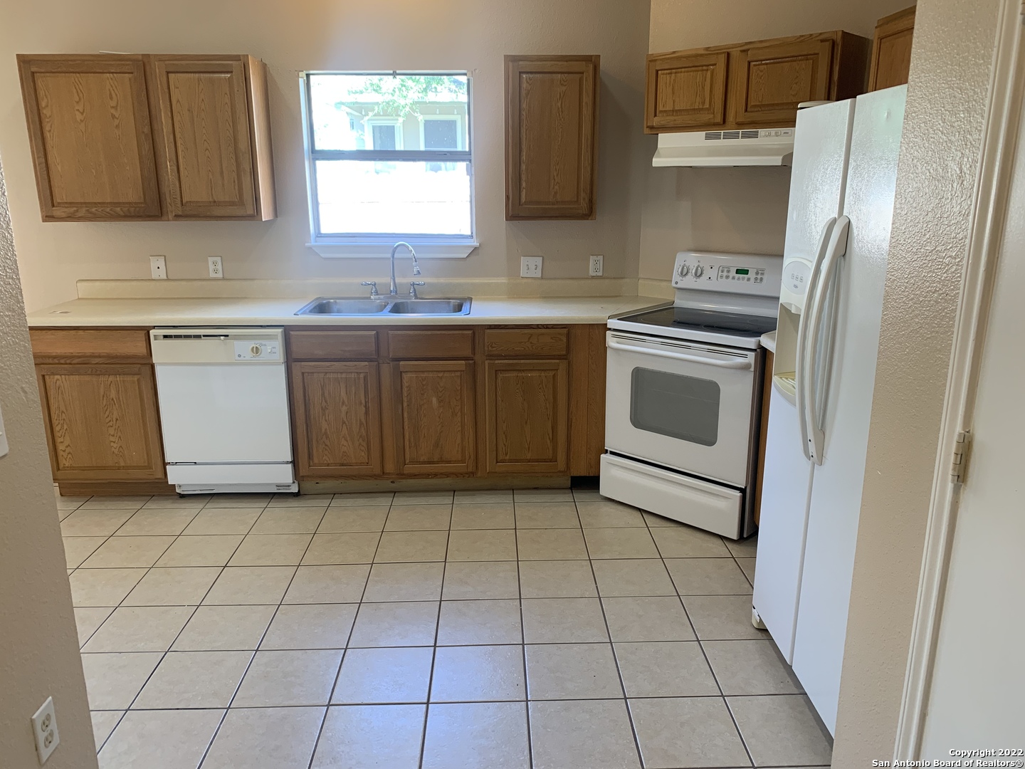 6911 Hallie Ridge San Antonio, TX 78227 - Photo 3 of 22 a kitchen with a stove a sink and a refrigerator