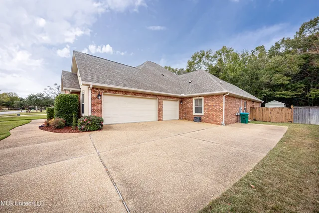 $650,000 | 2119 Whitney Oaks Drive, Ocean Springs, MS 39564