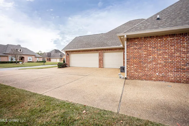 $650,000 | 2119 Whitney Oaks Drive, Ocean Springs, MS 39564